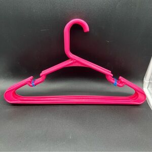 Tailormade 5 Pack Of Hot Pink Plastic Tubular Clothing Hangers with Strap Bevels